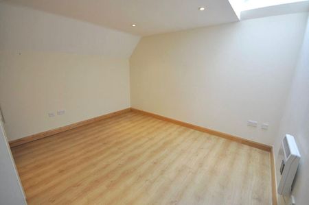 3 bedroom flat to rent - Photo 4