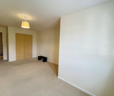 Savernake Street, SWINDON - Photo 5