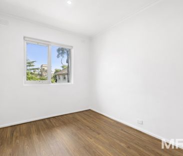 Sunny and spacious - Photo 2