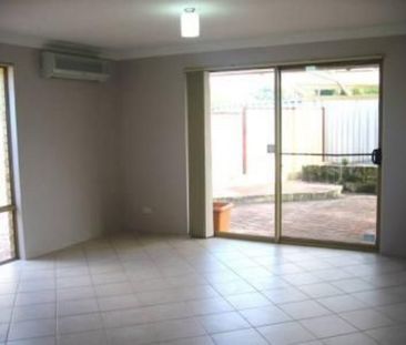 Spacious Family Home in a Quiet Cul-de-Sac! - Photo 3