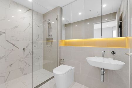 MODERN 2 BEDROOM APARTMENT IN SOUGHT AFTER BUILDING - Photo 5