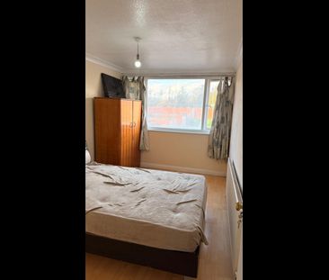 Room in a Shared House, Swindon Close, IG3 - Photo 4