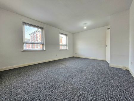 2 bedroom apartment to let - Photo 2