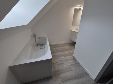 Location Appartement 4 pièces 94m² CAMBRAI 59400 - Photo 5