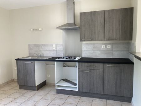 T4 EN DUPLEX AVEC STATIONNEMENT - PONTCHARRA SUR TURDINE - Photo 2