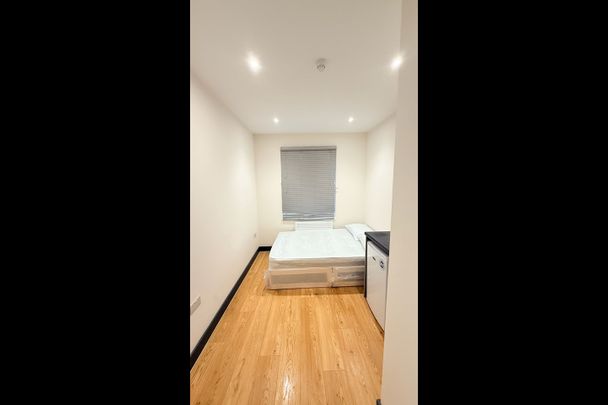Studio Flat, Oakford Road, NW5 - Photo 1