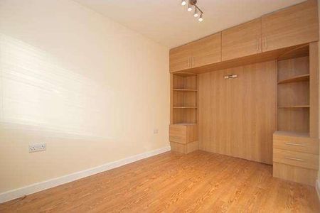 Bedroom Terraced Bungalow In Guildford, GU1 - Photo 2