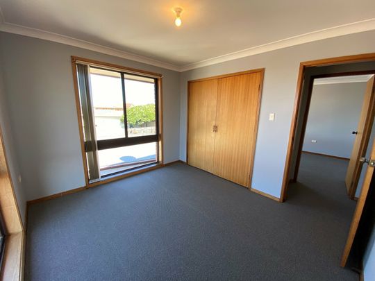 SPACIOUS THREE BEDROOM HOME - Photo 1