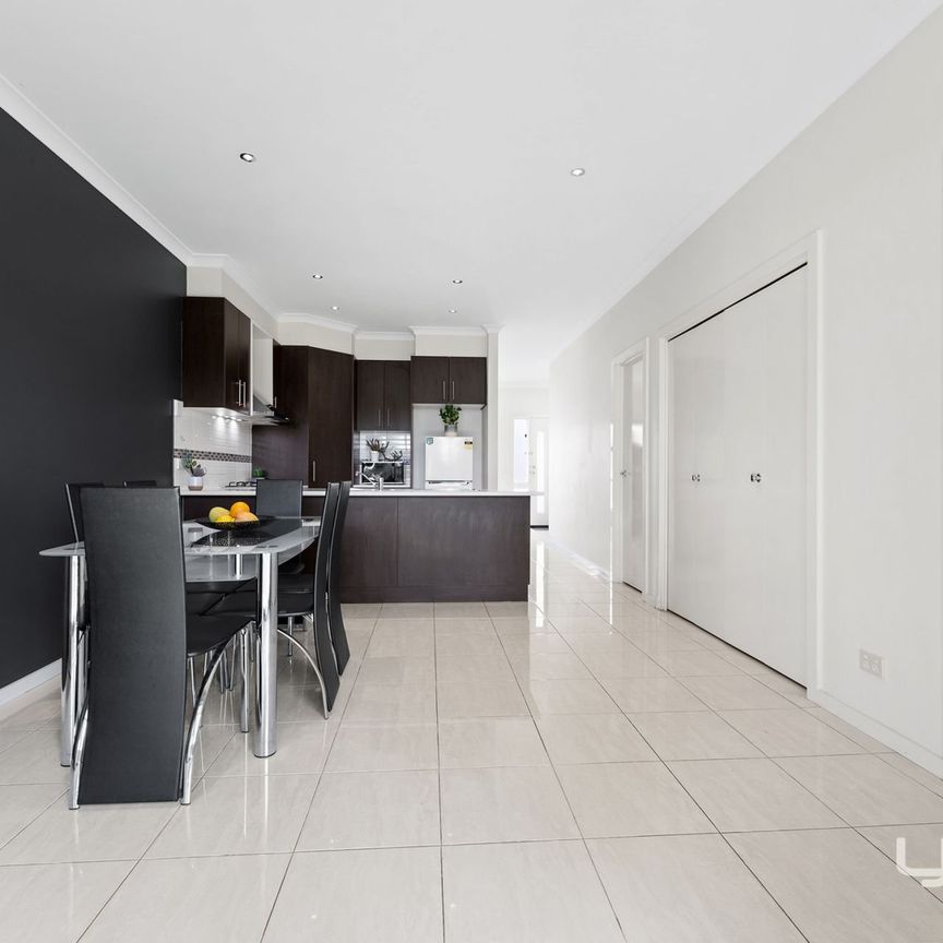 2/1 Dargi Green, Caroline Springs - Photo 1