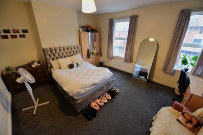 5 bedroom House in Hessle Place, Leeds - Photo 4