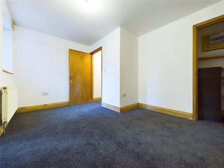 Inverness Road, Hounslow, TW3 - Photo 2