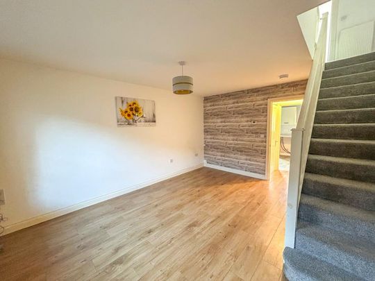 2 bedroom end of terrace house to rent - Photo 1