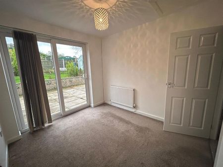 3 bedroom detached bungalow to rent - Photo 4