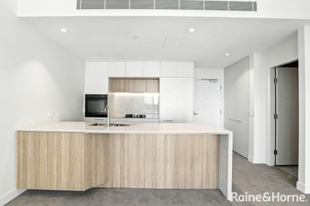 Level 8 with Pool and Golf Course View, Walk to lake and Dinning. - Photo 4