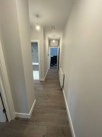 2 Bed Flat, Wayside, NW11 - Photo 5