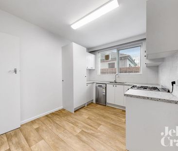 FABULOUS LOCATION – FULLY RENOVATED GROUND FLOOR APARTMENT - Photo 5