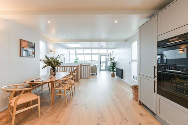 2 bedroom houseboat to rent - Photo 1