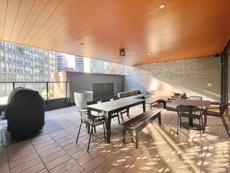 For Lease - 8 Wellesley Street Unit# 5215, Toronto, Ontario - Photo 4