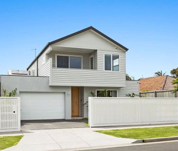 LUXURIOUS FAMILY LIVING IN THE HEART OF PARKDALE! - Photo 2