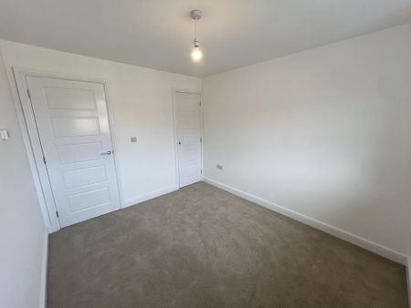 4 bedroom detached house to rent - Photo 4