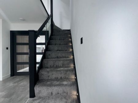 33a Sandy Lane, Wolverhampton, West Midlands, WV6 9EB - Photo 4