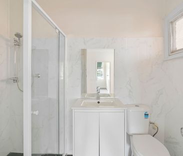 Two Bedroom Unit In The Entrance - Photo 2