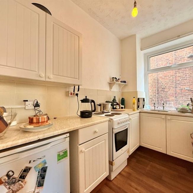 1 Bedroom Apartment To Let - Photo 1