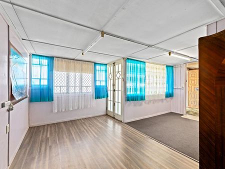 SECURE YOURSELF AN ORIGINAL RETRO QUEENSLANDER! - Photo 2