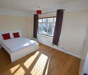 4 bedroom terraced house to rent - Photo 4