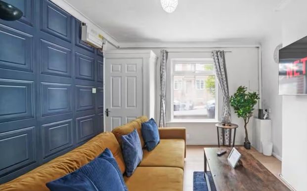 2 Bed Terraced House, Northborough Road, SW16 - Photo 1