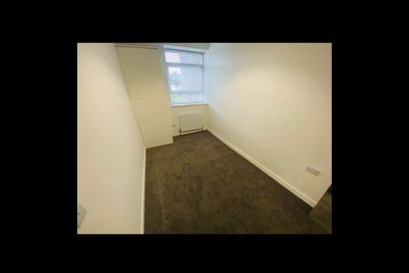 2 Bed Terraced House, St. Johns Lane, BS3 - Photo 3