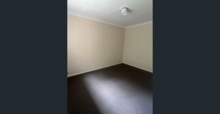 Spacious North Tamworth Unit - Photo 3