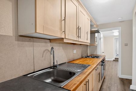 1 bedroom Flat To Let - Photo 3