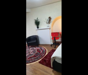 Room in a Shared House, Alfreton Road, NG7 - Photo 3