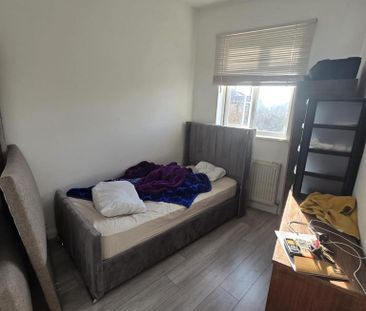 2 bedroom end of terrace house to rent - Photo 3