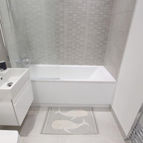 Connaught Road, Woking - 2 bedrooms Property for lettings - Seymours - Photo 1