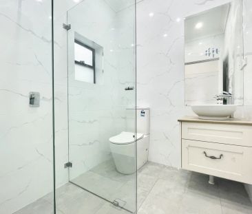 Stylish Low-Maintenance Home with Spacious Terrace - Photo 4