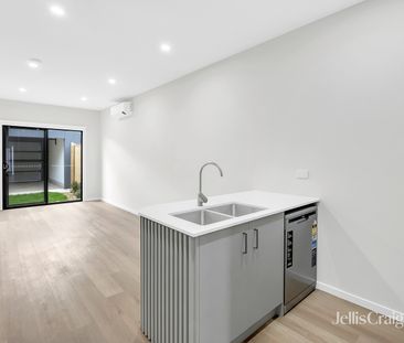 8 Immerse Walk, Wyndham Vale VIC 3024 - Townhouse For Rent | Domain - Photo 2