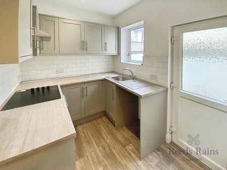 2 bedroom terraced house to rent - Photo 4