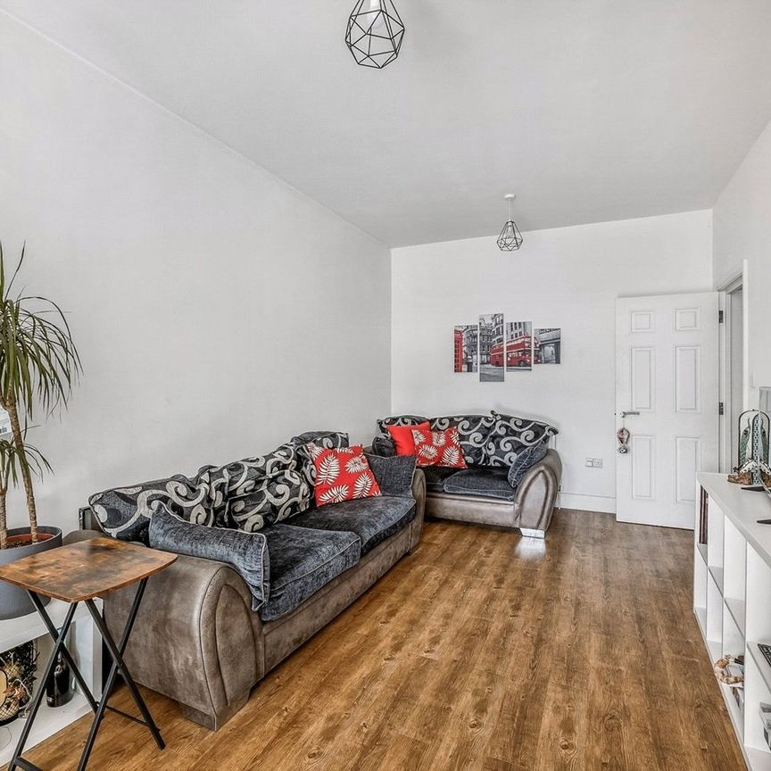 3 Bedroom Flat/Apartment to rent - Photo 1