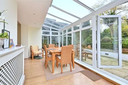 A four bedroom period home is situated in the heart of St. John's Wood. - Photo 3