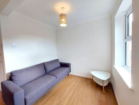 3 bedroom semi-detached house to rent - Photo 4