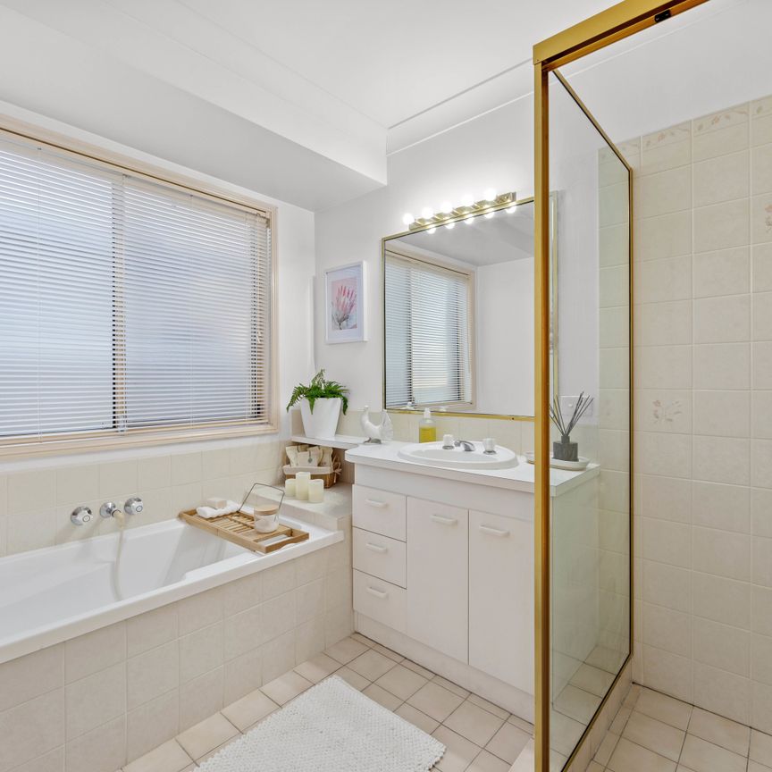 4 Ridgevale Drive, Helensvale QLD 4212 - House For Rent | Domain - Photo 1