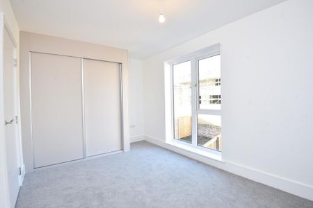 2 bedroom semi-detached house to rent - Photo 3