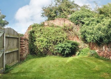 2 bedroom barn conversion to rent - Photo 2