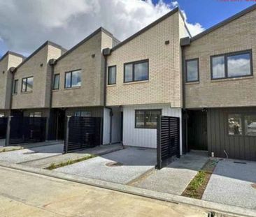 Like New in Westgate! - Photo 2
