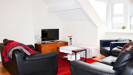 3 bedroom flat to rent - Photo 3