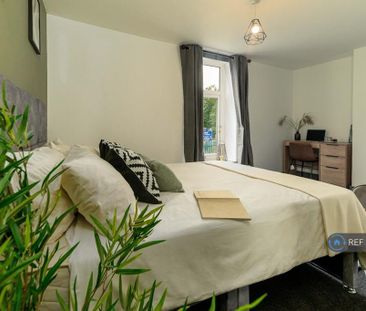 1 bedroom in a house share to rent - Photo 4