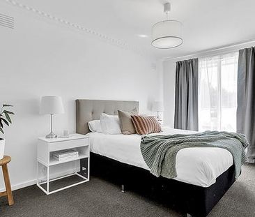 Stylish Family Home in Werribee's Coveted South Side - Photo 5