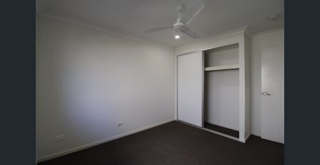 Suburban Paradise Awaits - Photo 4